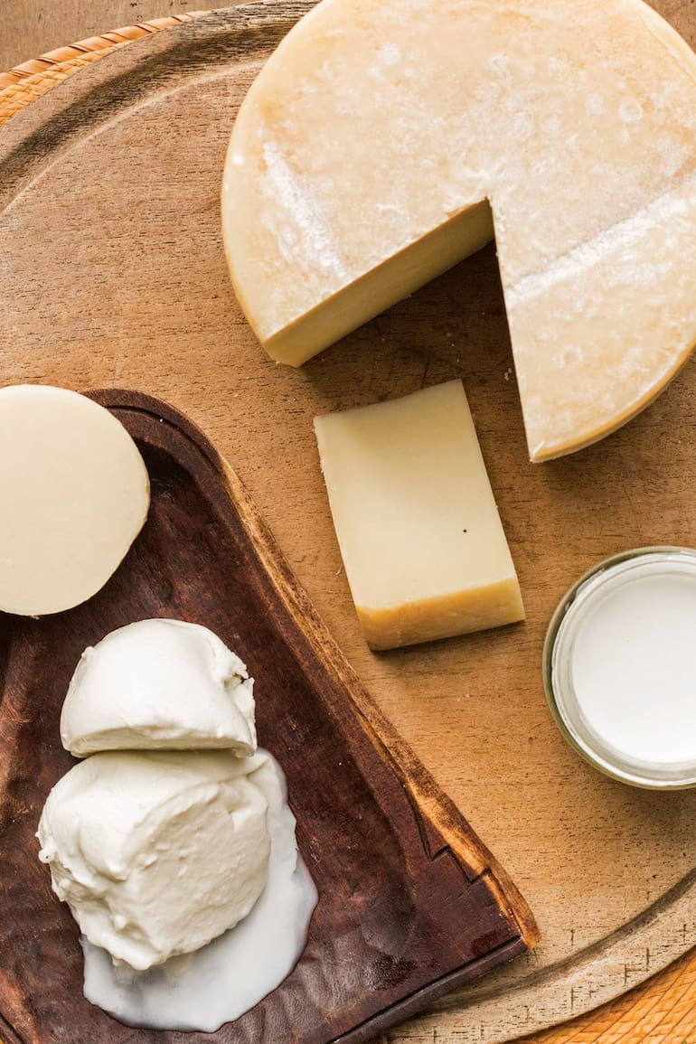 El semiduro Florense, yogur natural, mozzarella y provoleta.