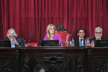 El Senado bonaerense aprobó la Ley Impositiva, la solicitud de Endeudamiento y la prórroga de Emergencias