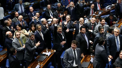 El senado brasileño festejó el resultado que obligó a Dilma Rousseff a abandonar el poder