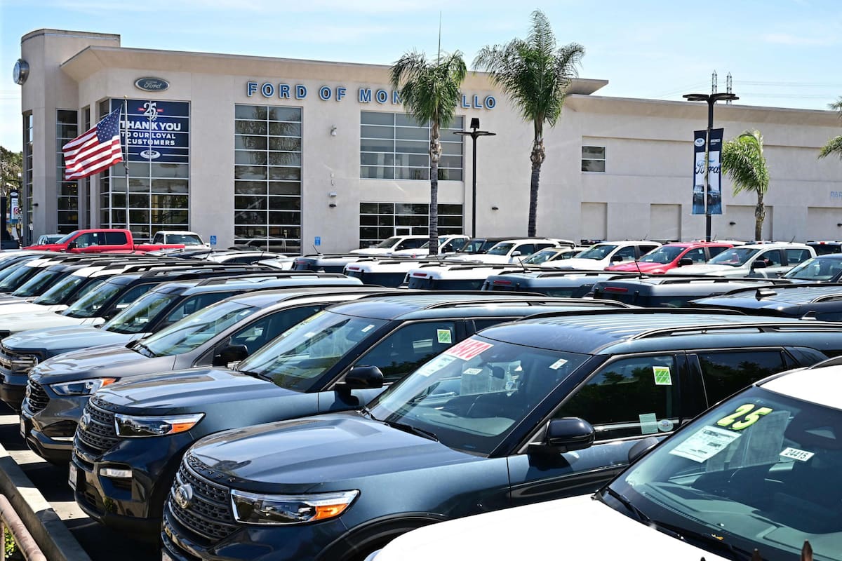 El Senado de California aprobó una medida que permite subir el cargo administrativo por compra de vehículos de US$85 a US$500