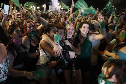 El Senado sancionó la ley que legaliza el aborto sin causa hasta la semana 14 de gestación