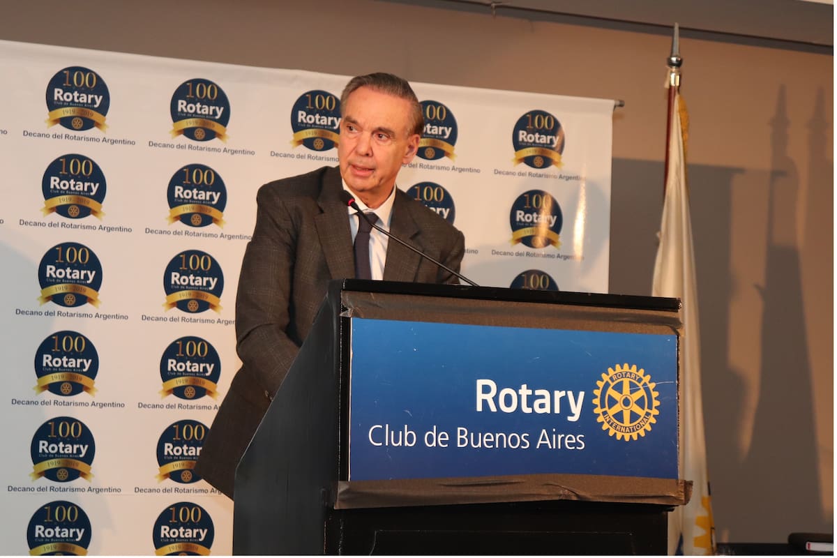 El senador acusó al exministro de Economía de no colaborar para armar un frente electoral competitivo