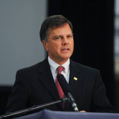 El senador Arthur Orr, impulsor del proyecto de ley que prohíbe a los inmigrantes indocumentados conducir en Alabama con licencias emitidas en otros estados