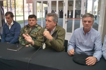 El senador Bullrich, el comisario Almirón, Etchevehere y Del Solar