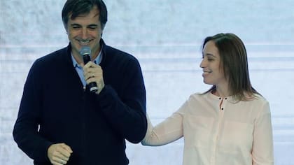 Esteban Bullrich y María Eugenia Vidal, durante los festejos electorales de 2017, en Costa Salguero