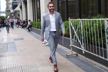 El senador electo Ezequiel Atauche llega al Hotel Libertador