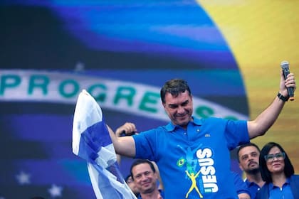 El senador Flávio Bolsonaro reúne las intenciones de voto de cerca de la mitad de los evangélicos brasileños