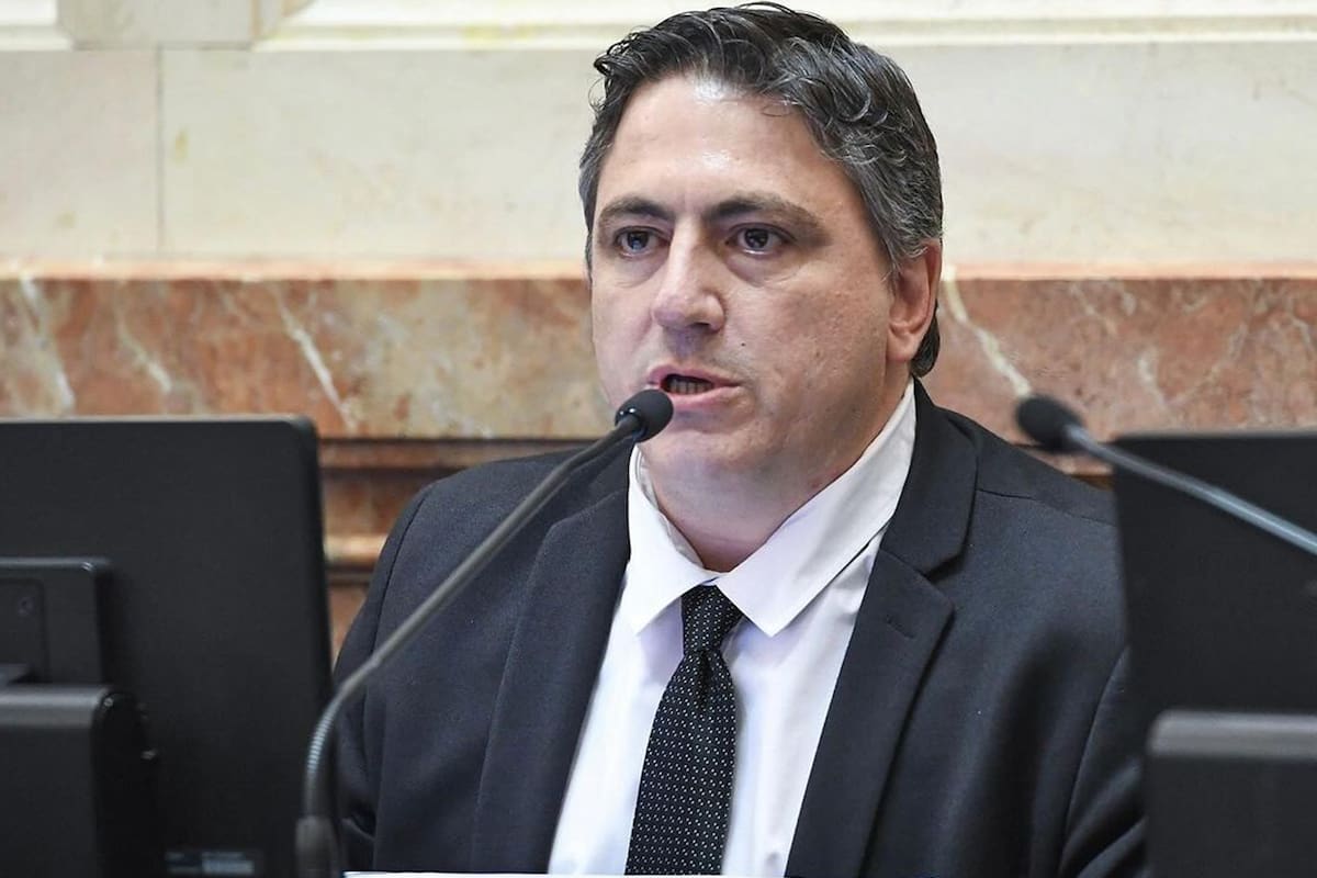 El senador Francisco Paoltroni se refirió al aumento del 9% de las dietas en la Cámara Alta.
