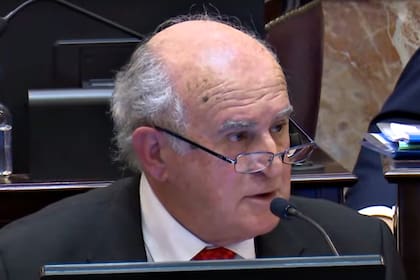 El senador kirchnerista Oscar Parrilli durante la sesión de este jueves