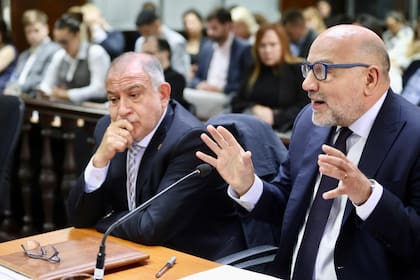 El senador Luis Juez y el camarista Diego Barroetaveña, integrantes de la fiscalía en el juicio político a Salmain
