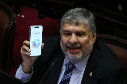 El senador peronista José Mayans, durante la sesión