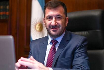 El senador peronista que votó a favor de la Ley Bases se defendió y cargó contra los que buscan echarlo del PJ