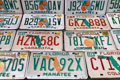 El senador que impulsa el proyecto de ley SB-92 anunció que podría eliminar la exigencia de la placa frontal en la redacción final de la propuesta