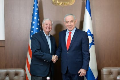El senador republicano Lindsey Graham, en un encuentro con el primer ministro israelí Benjamin Netanyahu. (Archivo)