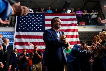 El senador Ted Cruz, republicano por Texas, habla durante un acto de apoyo a la campaña de candidato republicano David McCormick en Lititz, Pensilvania, el viernes 13 de mayo de 2022. (AP Foto/Matt Rourke)
