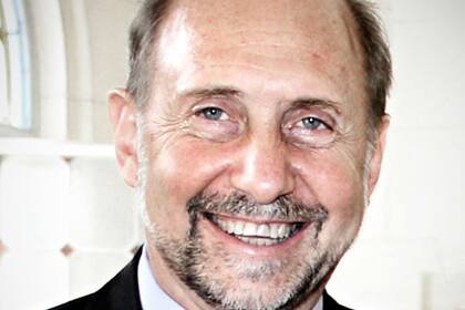 El senador usó el logo de "Ni una menos" en color azul