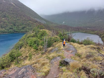 El sendero que conduce a las lagunas Verde y Azul es uno de los más buscados en la reserva Los Huemules.