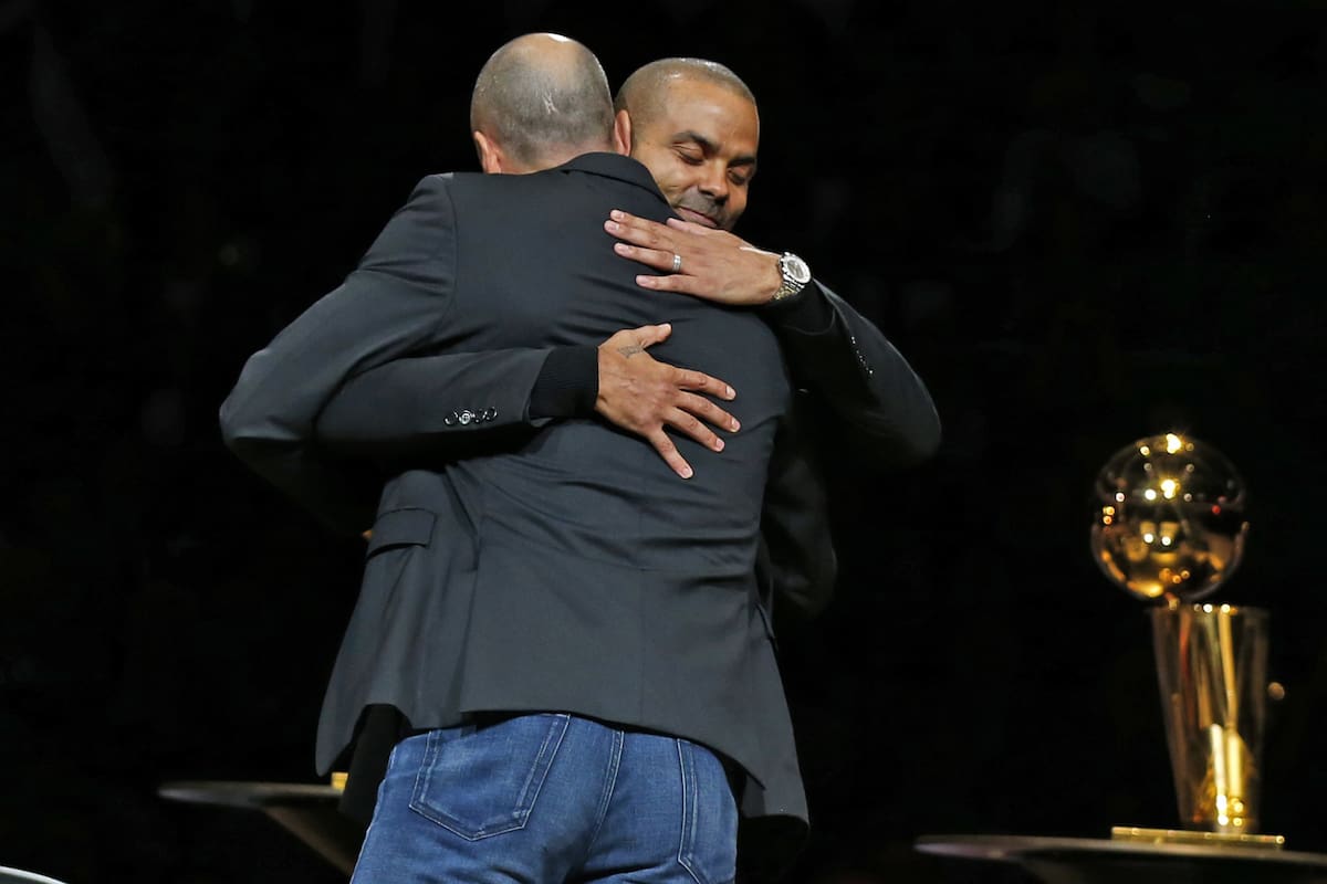 El sentido abrazo entre Parker y Manu