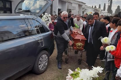 El sepelio de Joaquín Sperani en el cementerio Jesús Redentor, de Laboulaye