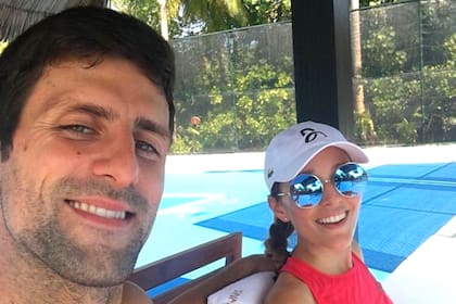El serbio Novak Djokovic y su esposa Jelena se sumaron a las 100 voleas que propuso el tenista británico