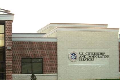 El Servicio de Ciudadanía e Inmigración de los Estados Unidos es la agencia federal que supervisa la inmigración legal al país