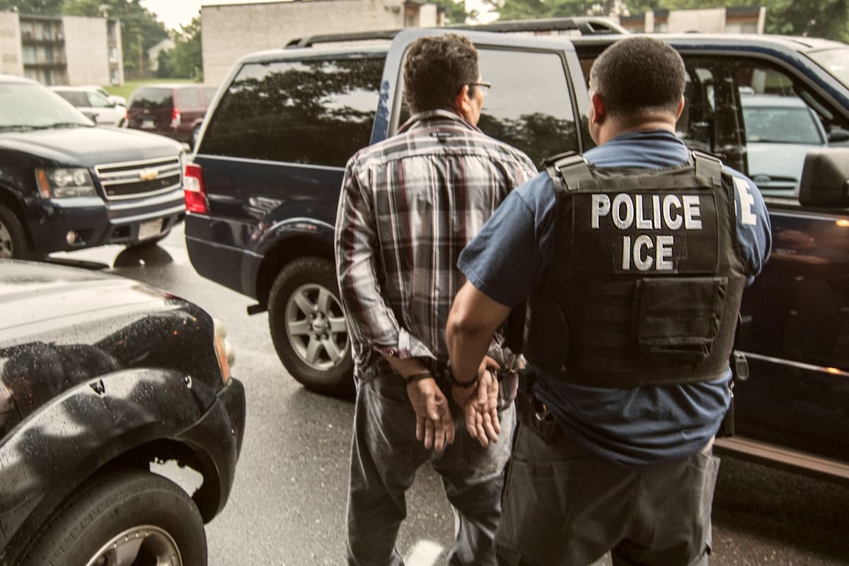 El Servicio de Inmigración y Control de Aduanas de EE.UU. (ICE, por sus siglas en inglés) mantiene operativos en todo el país