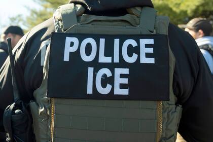 El Servicio de Inmigración y Control de Aduanas detuvo al migrante que se resistió en el arresto