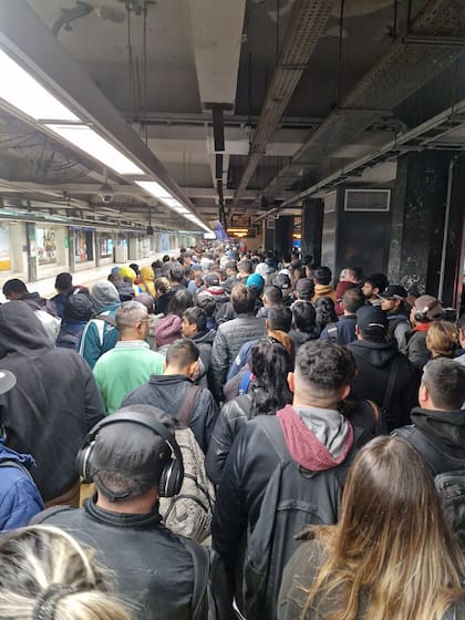 El servicio de la Línea C del subte fue interrumpido por medida de fuerza gremial