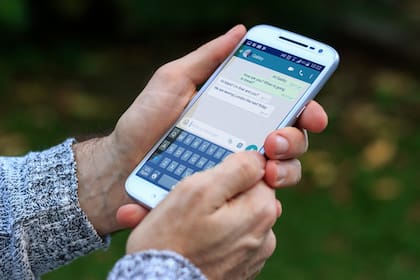 El servicio de mensajería instantánea más popular se caracteriza por las comunicaciones en tiempo real y por su presencia en los smartphones también suele ser empleado como una herramienta de gestión