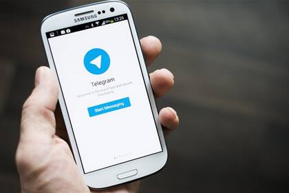 El servicio de mensajería instantánea para celulares funciona sin problemas, pero los usuarios de teléfonos iPhone no podrán descargar la aplicación por un bloqueo temporario