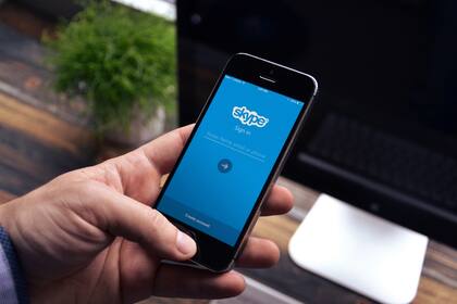 El servicio de traducción simultánea de Skype, propiedad de Microsoft, fue mejorado con escuchas autorizadas, dijo la compañía