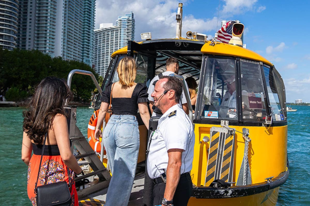 El servicio gratuito de taxi acuático comenzó a operar el 20 de enero de 2026