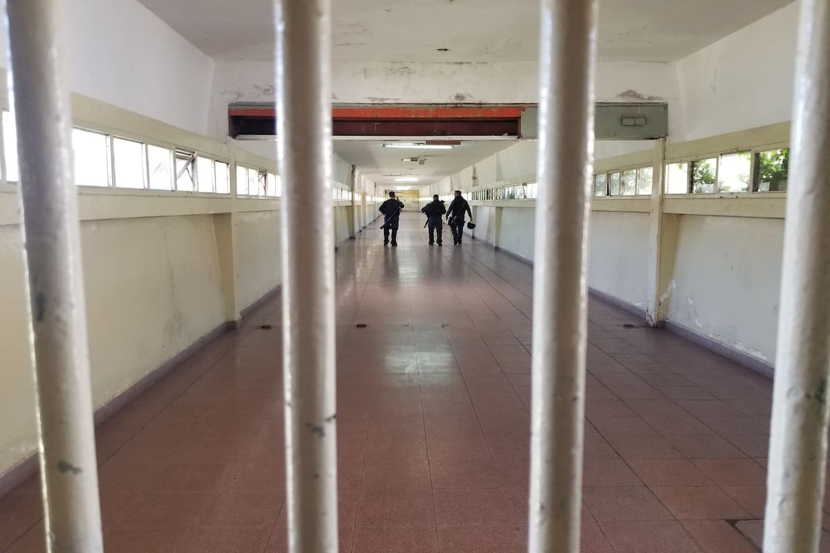 El Servicio Penitenciario Bonaerense vigila a los 1378 detenidos que están alojados en la cárcel de Batán