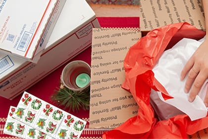 El servicio Postal de Estados Unidos dio a conocer las fechas límites para enviar regalos y que lleguen a tiempo en Navidad (USPS)