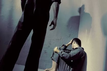 El sexo se utiliza como arma en los conflictos, ya sea a través de la humillación, la flagelación genital, la penetración de objetos, el incesto forzado, la castración e incluso la esterilización