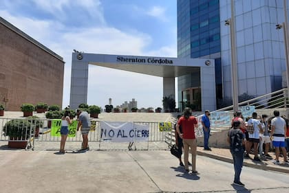 Los empleados del hotel buscan negociar con los dueños.