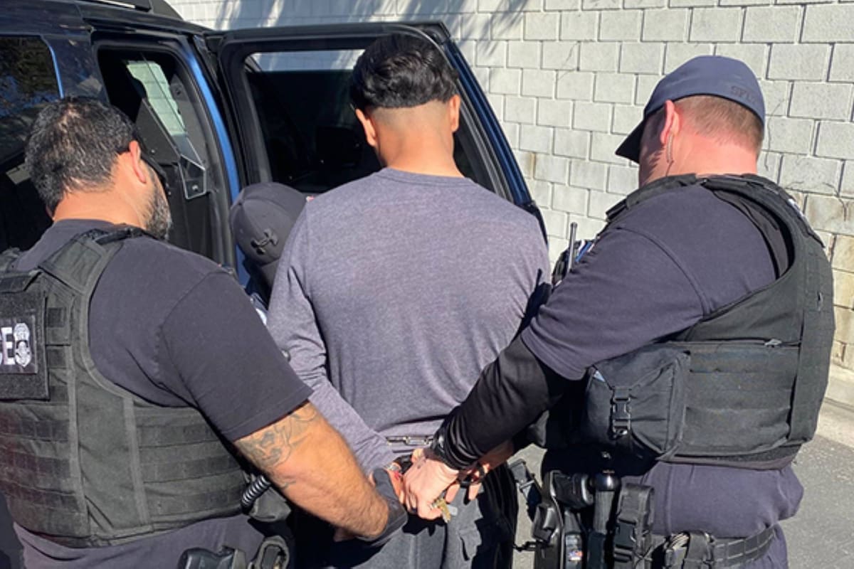 El sheriff aclaró que el condado de Texas notificará a los agentes federales del ICE si una persona con estatus irregular comete un delito