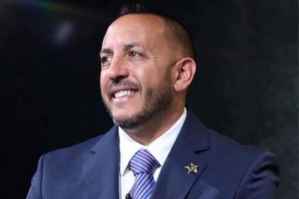 El sheriff del condado de Lee, Carmine Marceno, felicitó a su equipo su trabajo