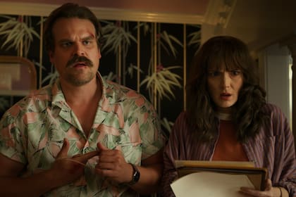 En las épocas más felices de la tercera temporada, el sheriff Hopper (David Harbour) y Joyce (Winona Ryder)