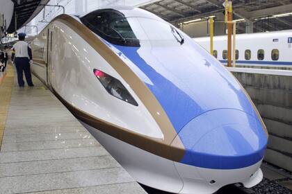 El Shinkansen Series 7 fue el modelo elegido por JR East para realizar los primeros viajes para evaluar el sistema de conducción autónomo, controlado desde una sala de mando de forma remota