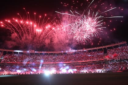 El show de fuegos artificiales en el Monumental