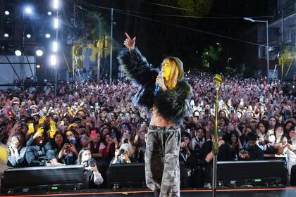 El show de Tini Stoessel en las calles de Palermo