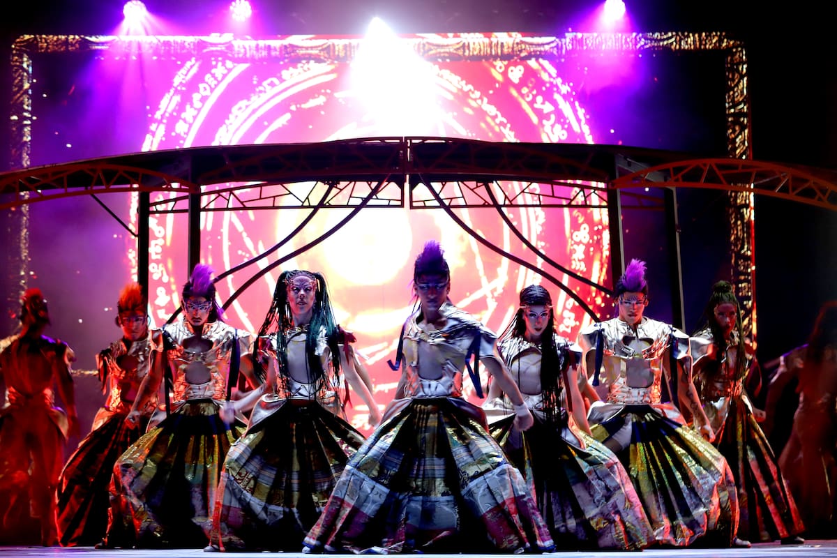 El show del Circo Ánima se llama "Abre tus alas" y cuenta la historia de tres cazadores de tormentas que son llamados por una voz suprema para enfrentar las fuerzas de la naturaleza