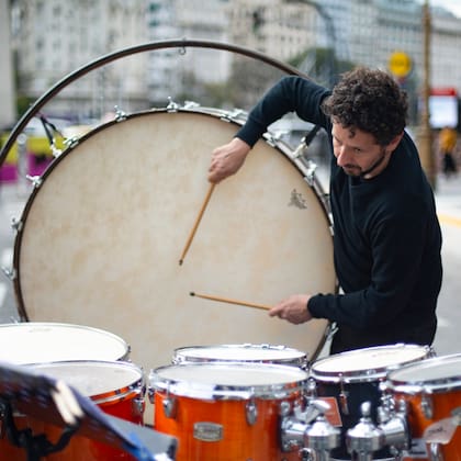 El show musical estará a cargo del grupo de percusión contemporánea Tambor Fantasma y del proyecto performático Velut Lumbra.