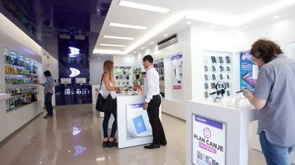 En las tiendas online de firmas como Frávega, más del 70 por ciento de los compradores eligen retirar sus productos en las sucursales de la empresa