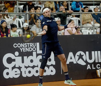 El siempre impactante drive de Juan Martín del Potro, ahora durante una exhibición ante Nicolás Lapentti en el Guayaquil Tenis Club