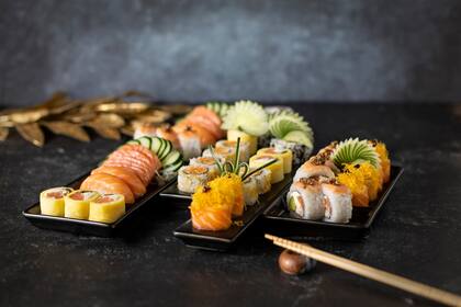El significado de sushi se relaciona con la manera de cocinar el arroz.