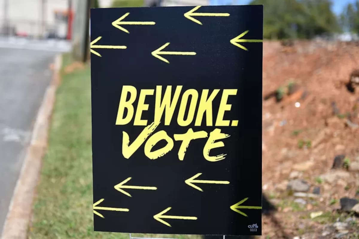 El significado literal de la palabra es "despertó", el pasado de “wake”, que significa despertar