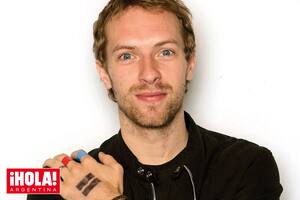 El signo igual que vemos pintado en la mano izquierda del cantante tiene un significado muy especial y también suele verse en la tapa de su piano en alguno de sus
conciertos.