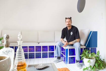 “El sillón de ladrillos de vidrio fue una idea mía: no sé si lo vi en algún lado o simplemente se me ocurrió”.